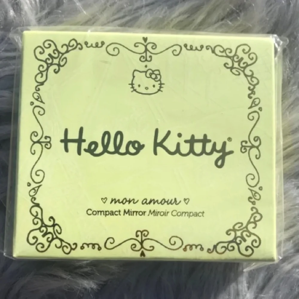 Hello Kitty x Sephora Mon Amour compact mirror - Picture 4 of 4